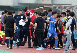 关于太阳球员公开质疑裁判判罚尺度，引争议，世界这个以上.的信息