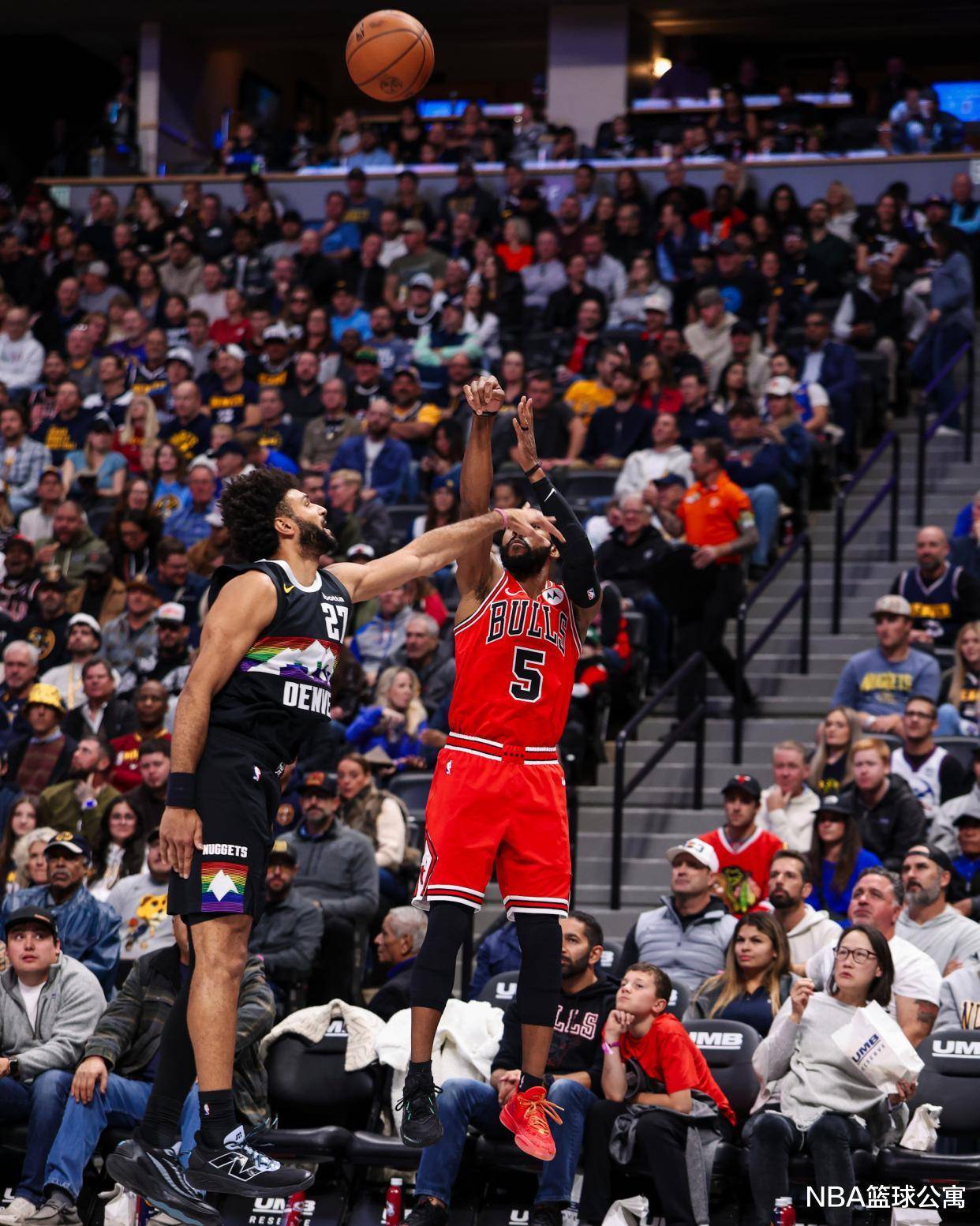 包含公牛球星三分绝杀,全场观众热烈欢呼,无法男人文章.的词条 包含公牛球星三分绝杀,全场观众热烈欢呼,无法男人文章.的词条