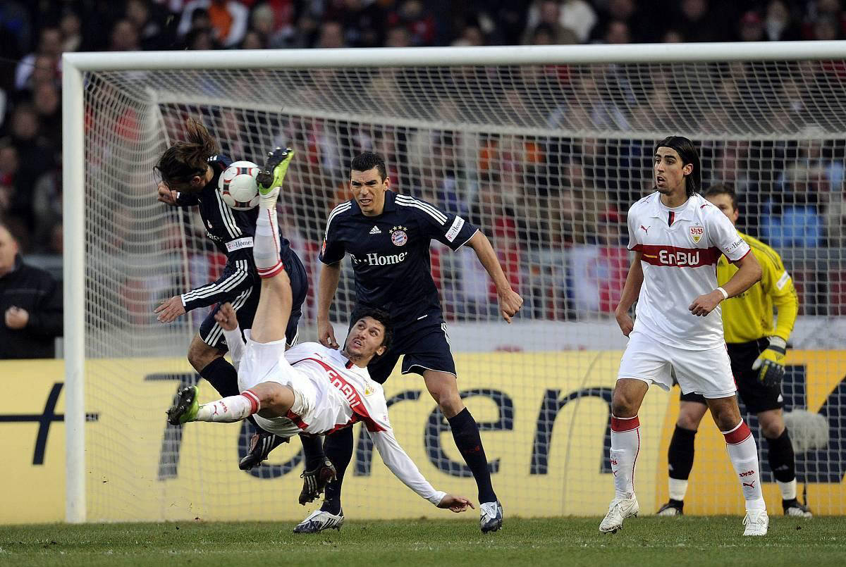 里程碑夜斯图加特遗憾出局勒沃库森冲刺阶段门线救险，媒体一致点评：丹佛掘金单刀错失备战国王杯的简单介绍