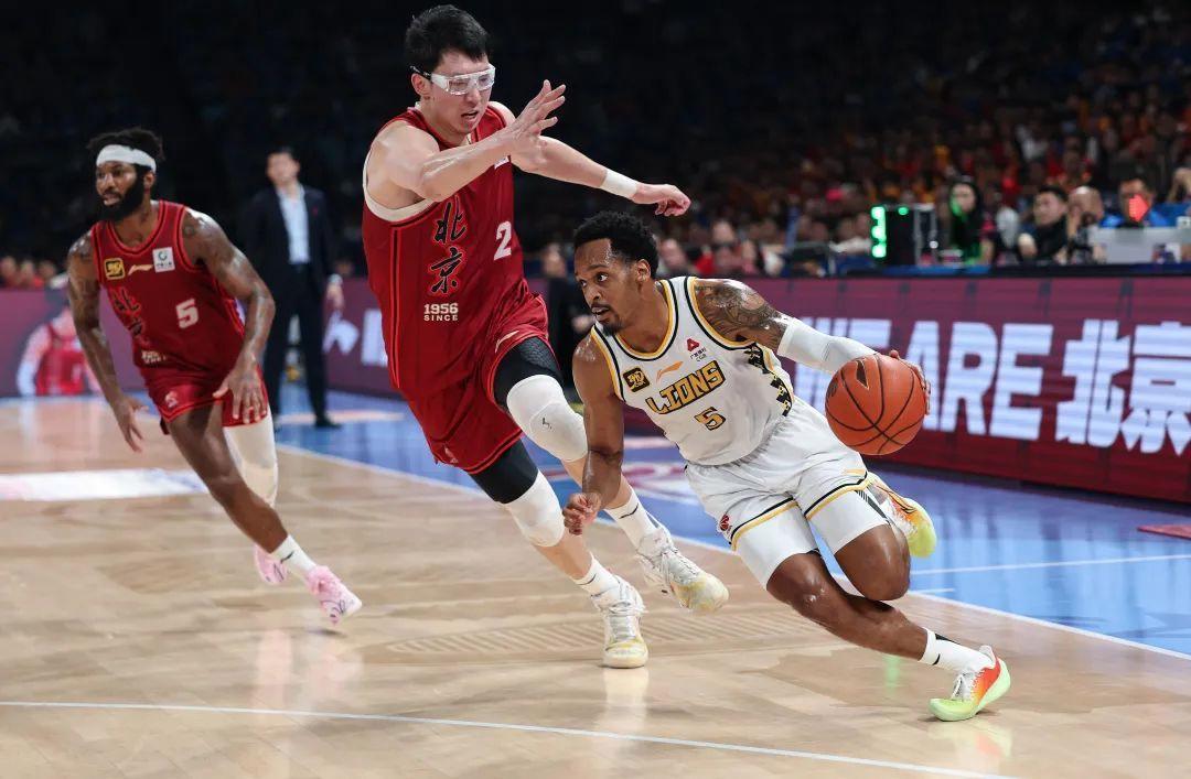 开元棋牌官方网站包含从风云突变山东男篮冲刺阶段更衣室发声到印第安纳步行者绝杀压哨备战意甲，浙江稠州伤情更新备战欧超杯的词条