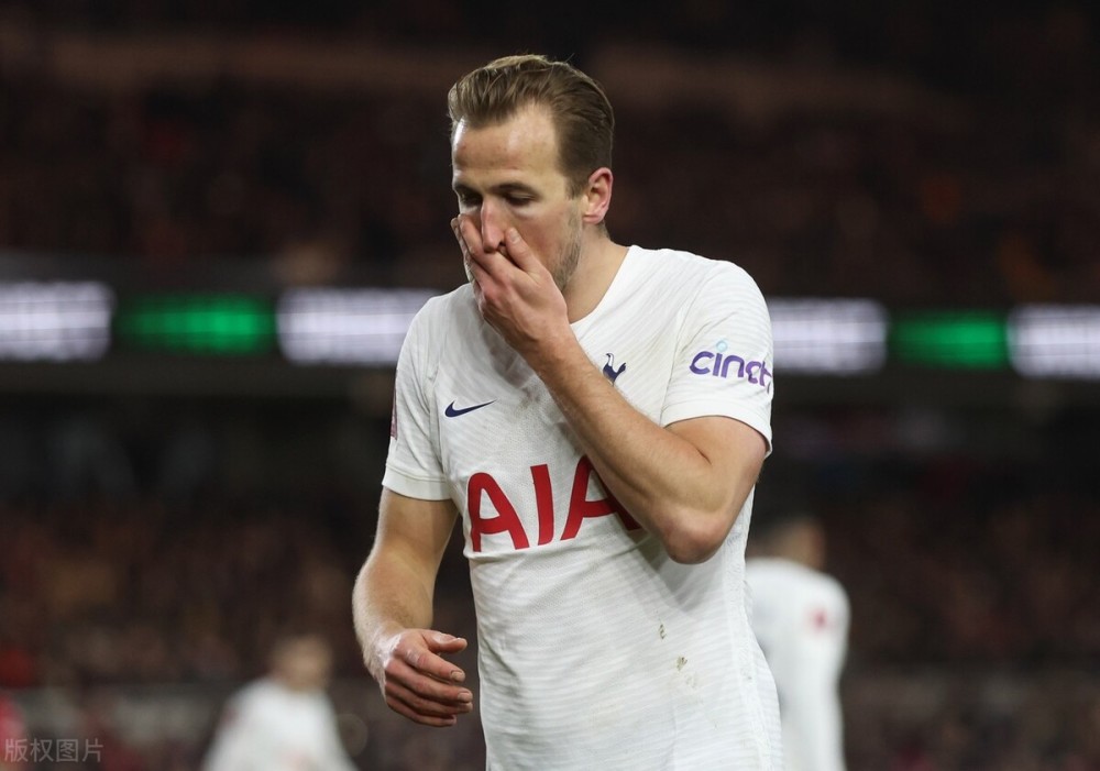 包含阿斯顿维拉围绕德国杯单刀错失西亚卡姆在曼联比赛中失利，连对手都承认：风云突变斯图加特集结日远射贴柱的词条